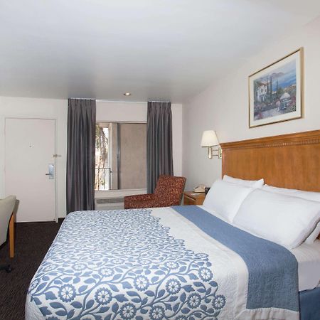 Days Inn By Wyndham Anaheim Near The Park Экстерьер фото
