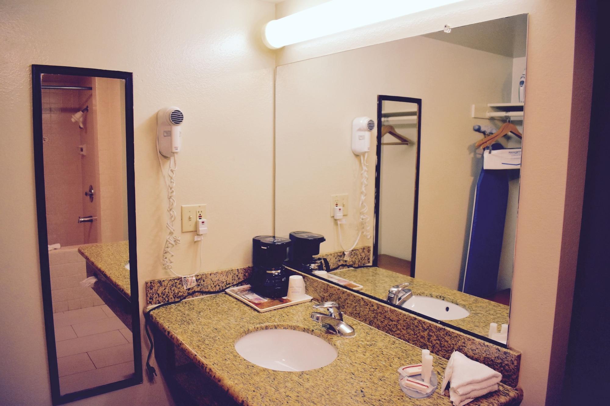 Days Inn By Wyndham Anaheim Near The Park Экстерьер фото