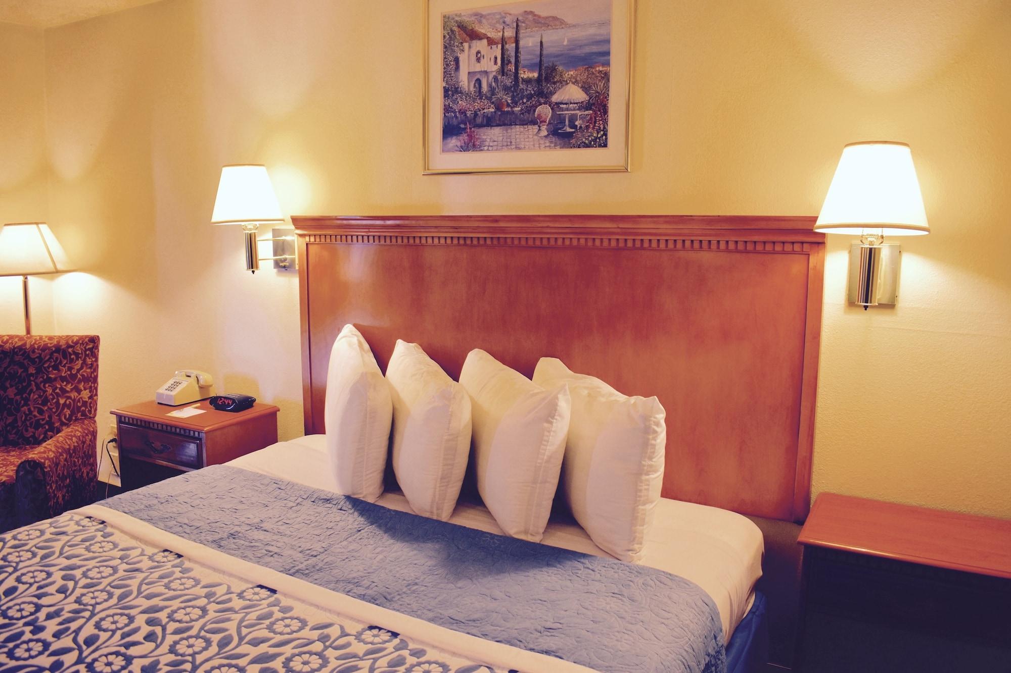 Days Inn By Wyndham Anaheim Near The Park Экстерьер фото