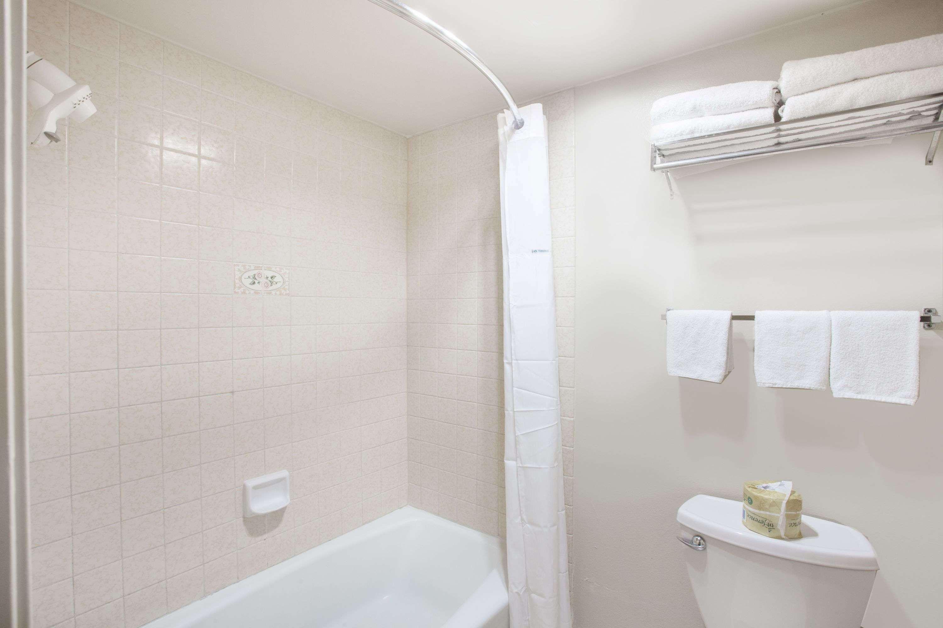 Days Inn By Wyndham Anaheim Near The Park Экстерьер фото
