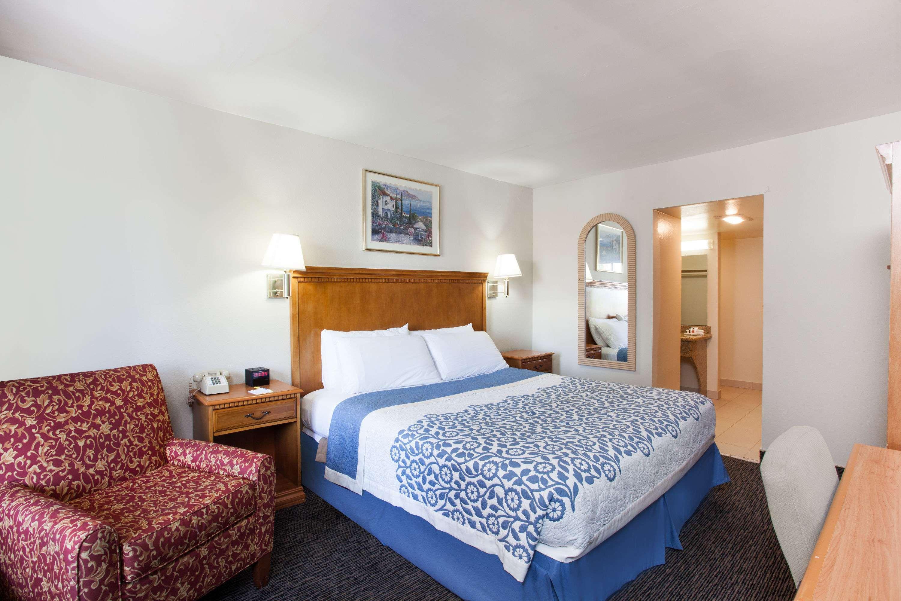 Days Inn By Wyndham Anaheim Near The Park Экстерьер фото