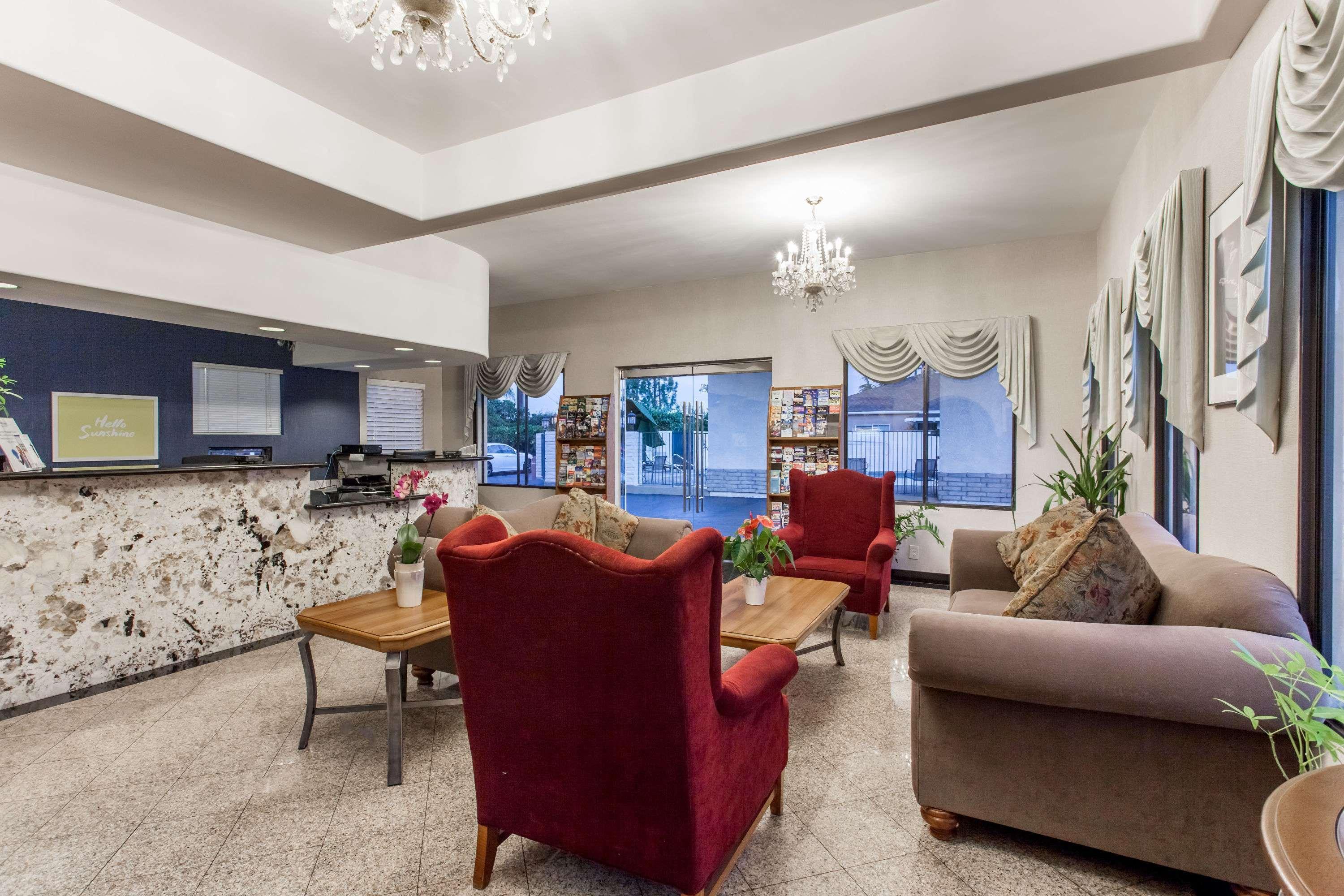 Days Inn By Wyndham Anaheim Near The Park Экстерьер фото