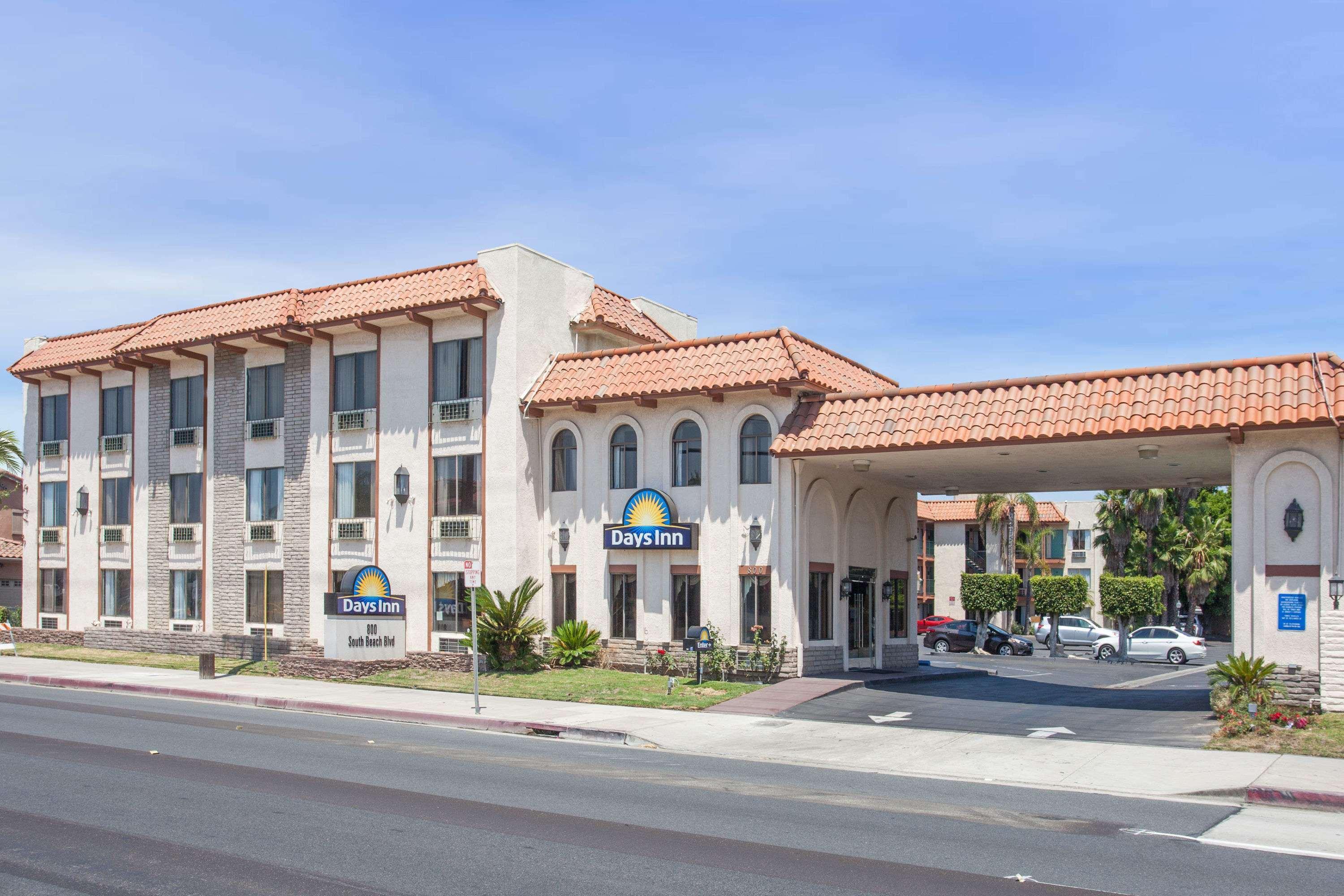 Days Inn By Wyndham Anaheim Near The Park Экстерьер фото