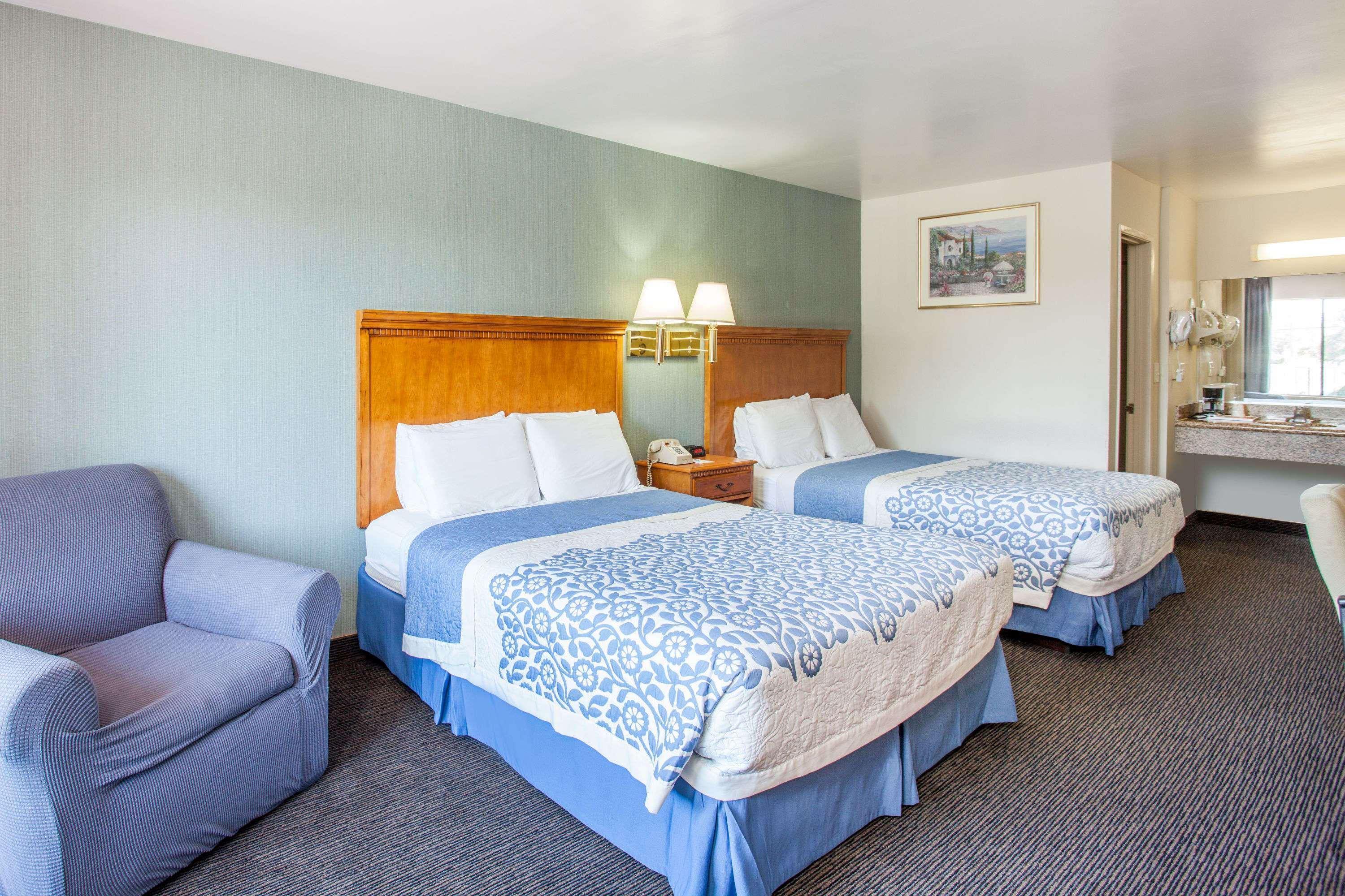 Days Inn By Wyndham Anaheim Near The Park Экстерьер фото