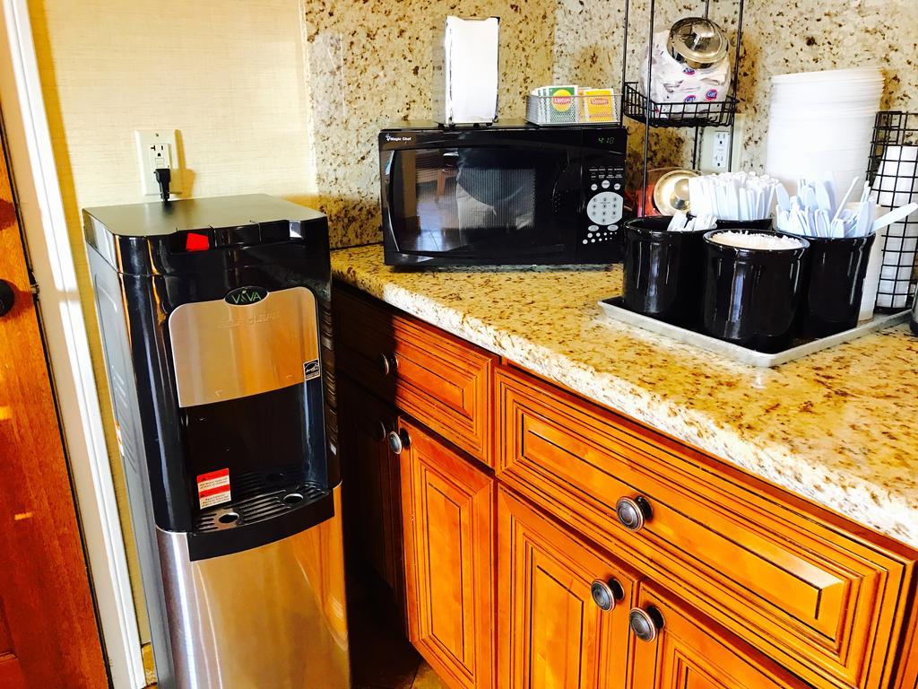 Days Inn By Wyndham Anaheim Near The Park Экстерьер фото