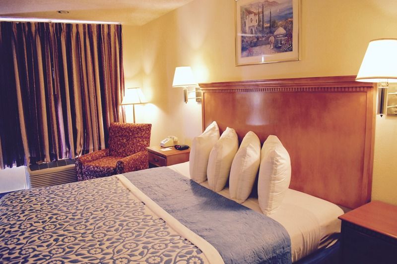 Days Inn By Wyndham Anaheim Near The Park Экстерьер фото