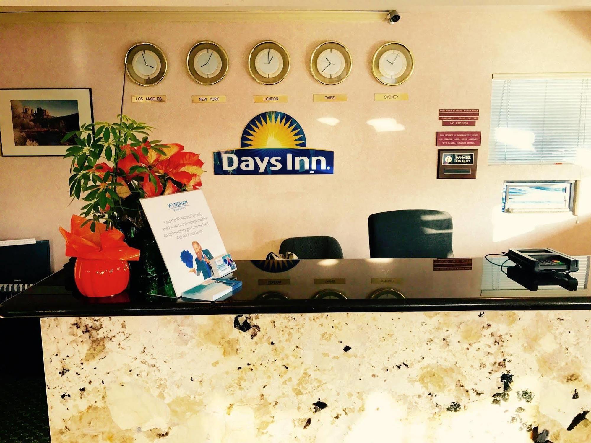 Days Inn By Wyndham Anaheim Near The Park Экстерьер фото