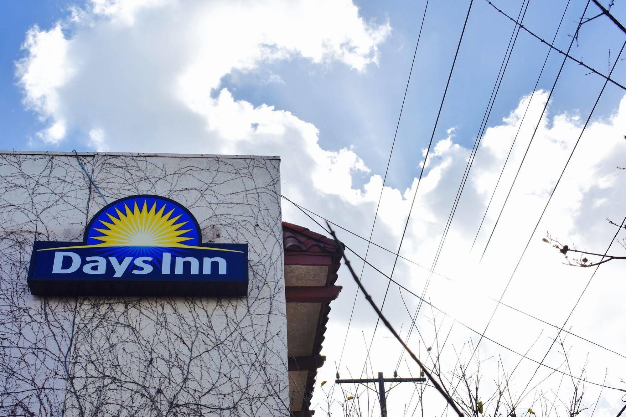 Days Inn By Wyndham Anaheim Near The Park Экстерьер фото