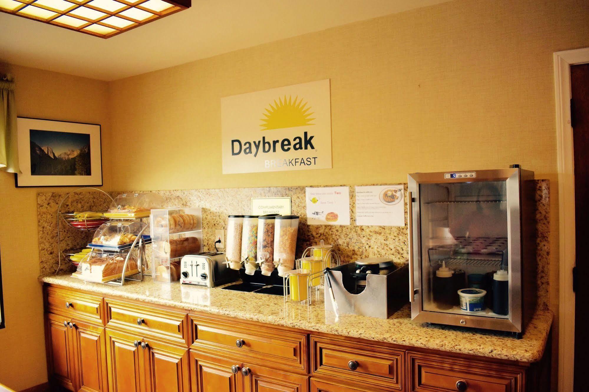 Days Inn By Wyndham Anaheim Near The Park Экстерьер фото