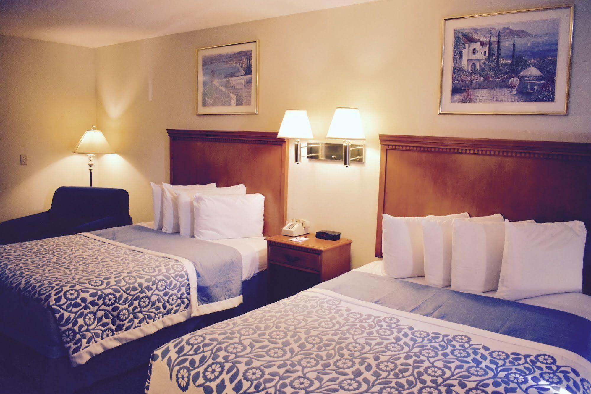 Days Inn By Wyndham Anaheim Near The Park Экстерьер фото