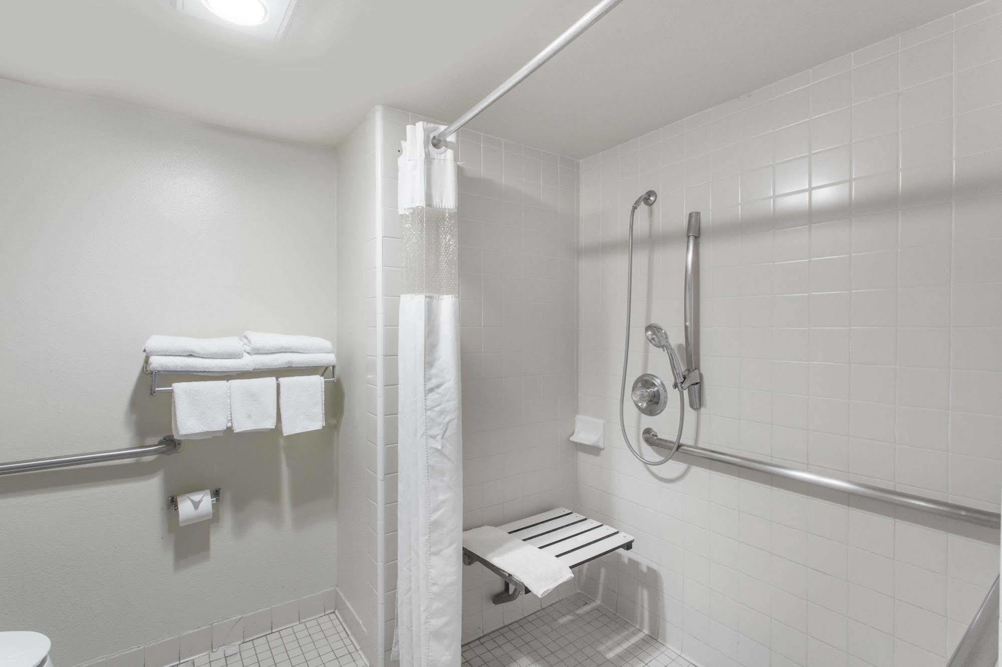 Days Inn By Wyndham Anaheim Near The Park Экстерьер фото