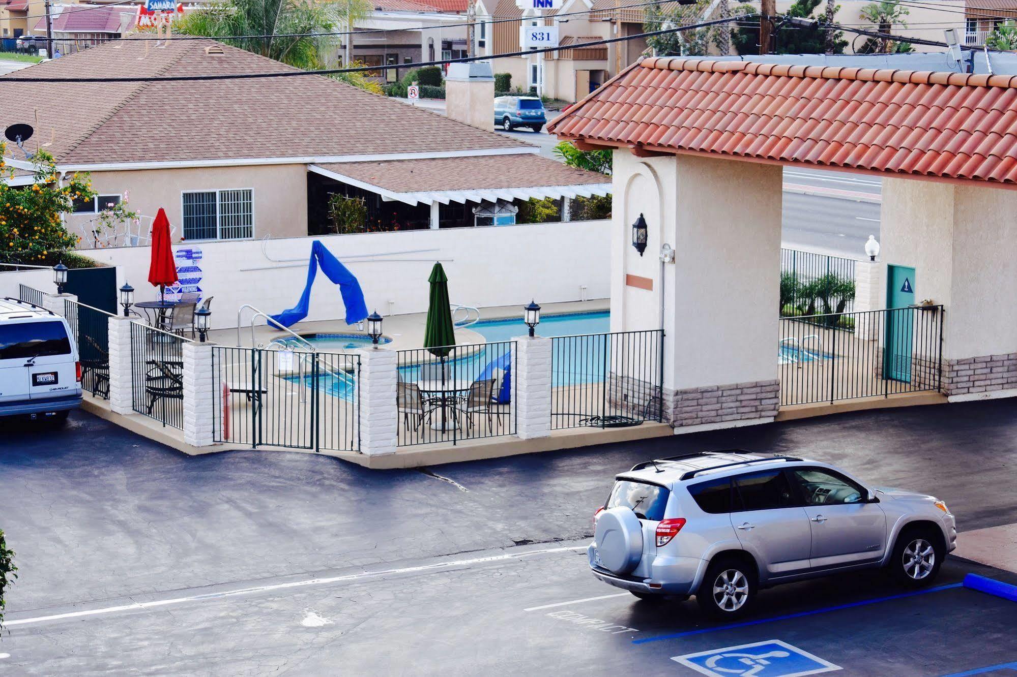 Days Inn By Wyndham Anaheim Near The Park Экстерьер фото