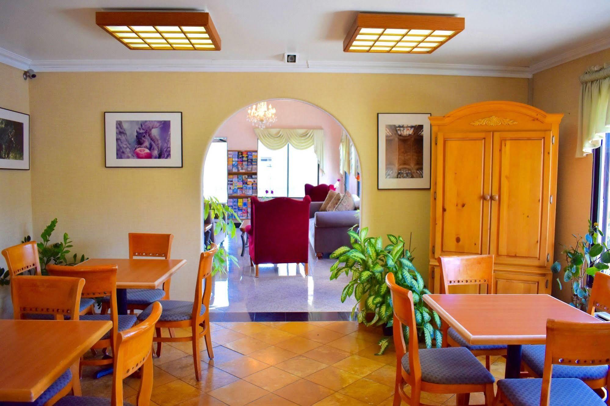 Days Inn By Wyndham Anaheim Near The Park Экстерьер фото