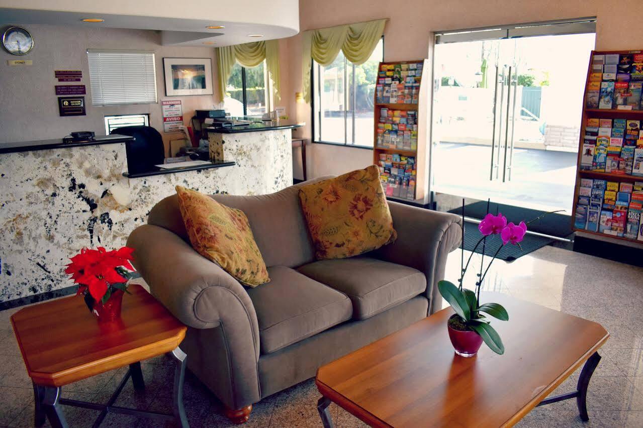 Days Inn By Wyndham Anaheim Near The Park Экстерьер фото